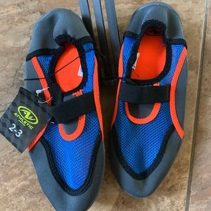 boys water shoes size 2